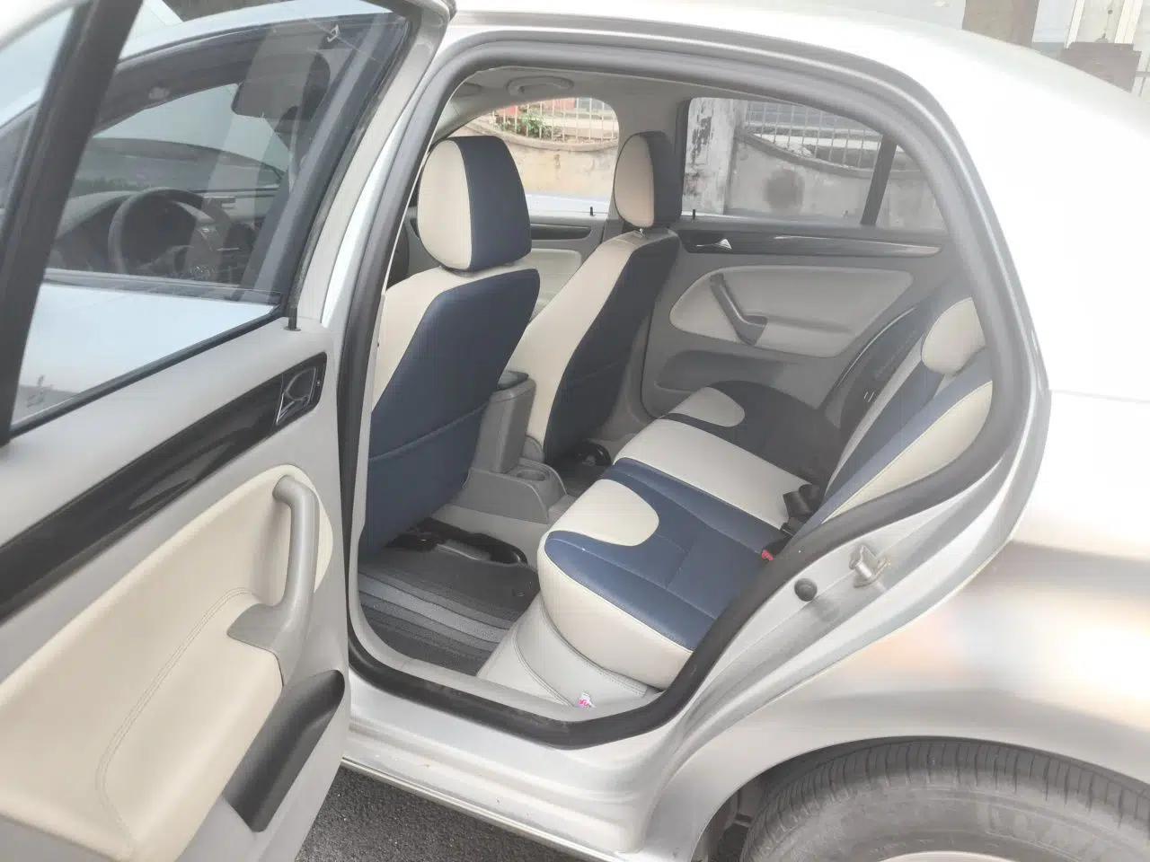 Volkswagen Bora 2011 1.6L Automatic Comfort Model — миниатюра 17