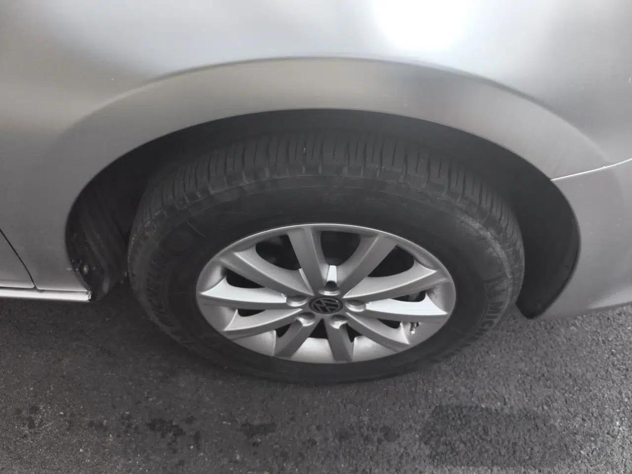 Volkswagen Bora 2011 1.6L Automatic Comfort Model — миниатюра 8