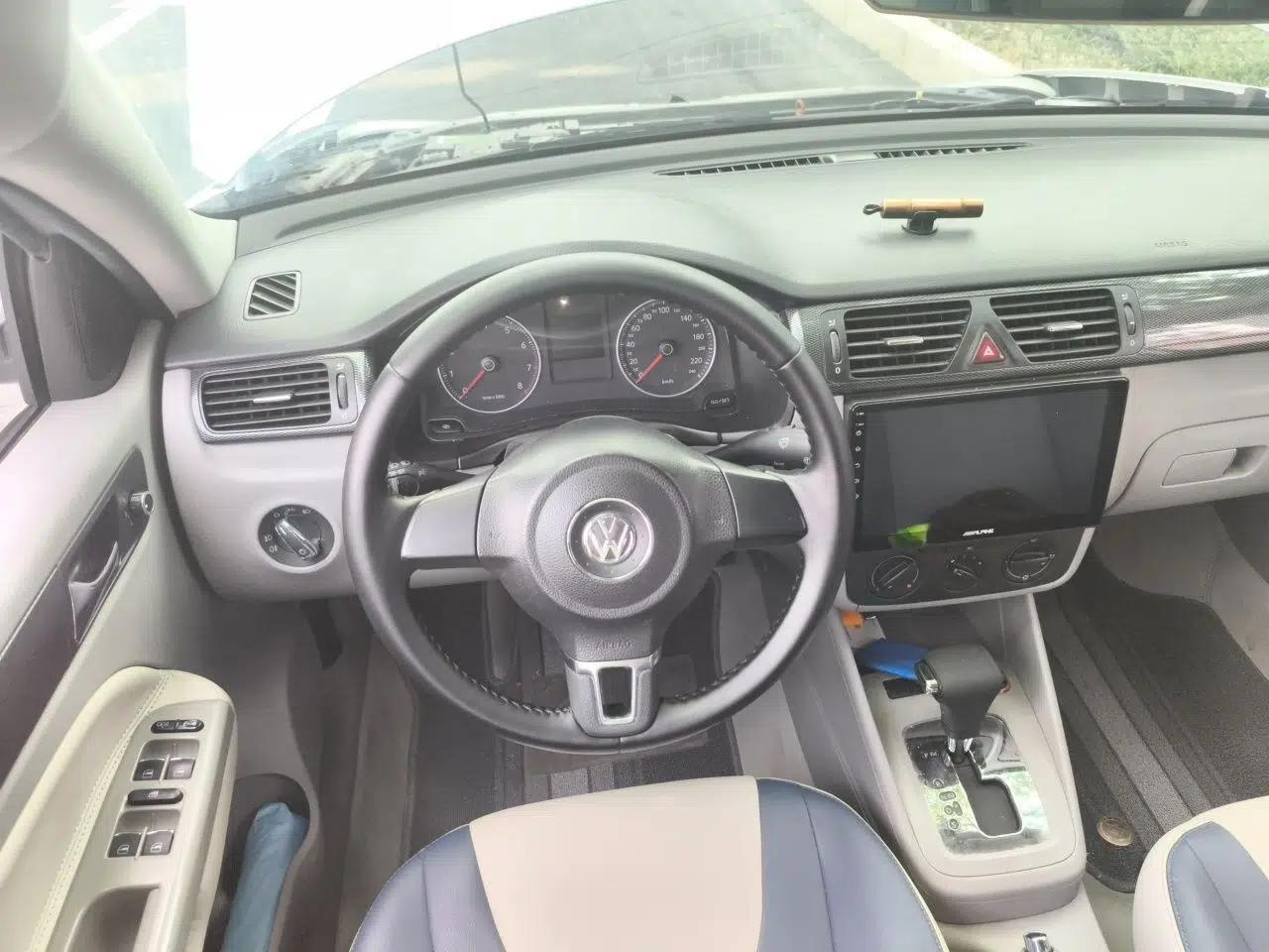 Volkswagen Bora 2011 1.6L Automatic Comfort Model — миниатюра 10