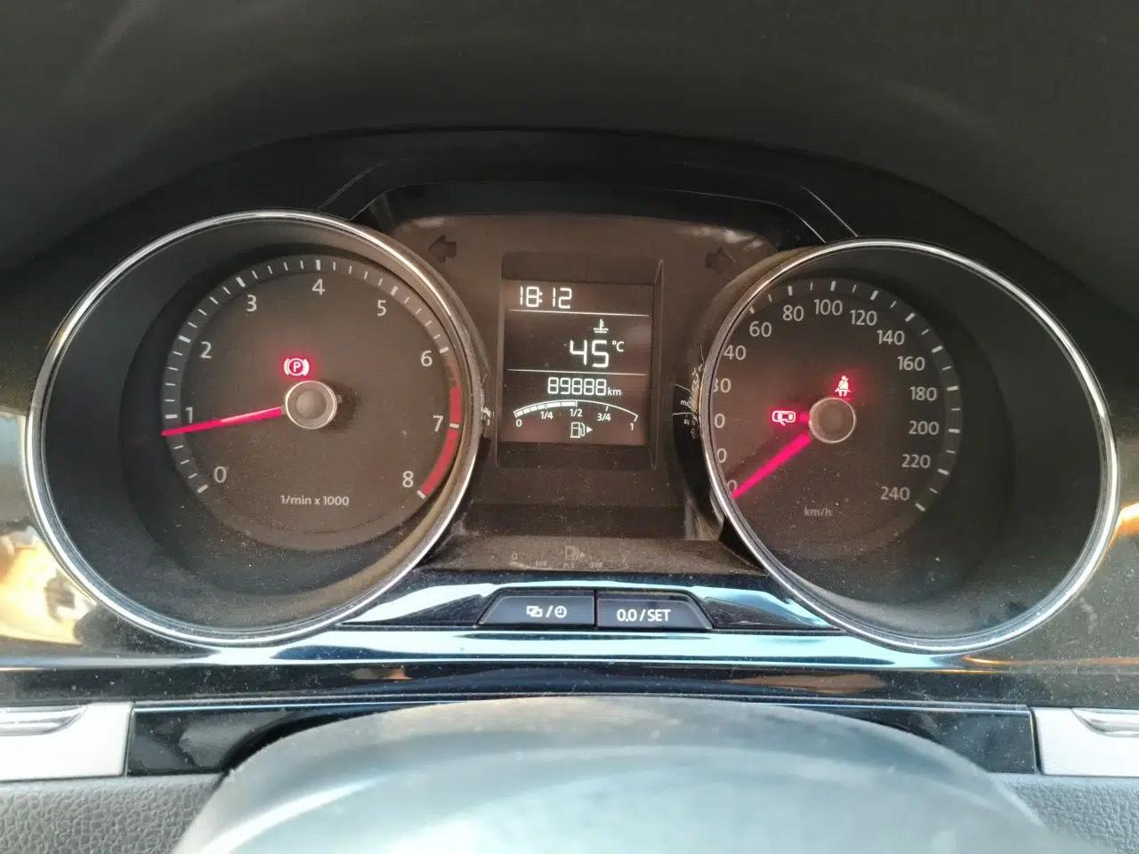 Volkswagen Bora 2014 1.6L Manual Comfort Model — миниатюра 11