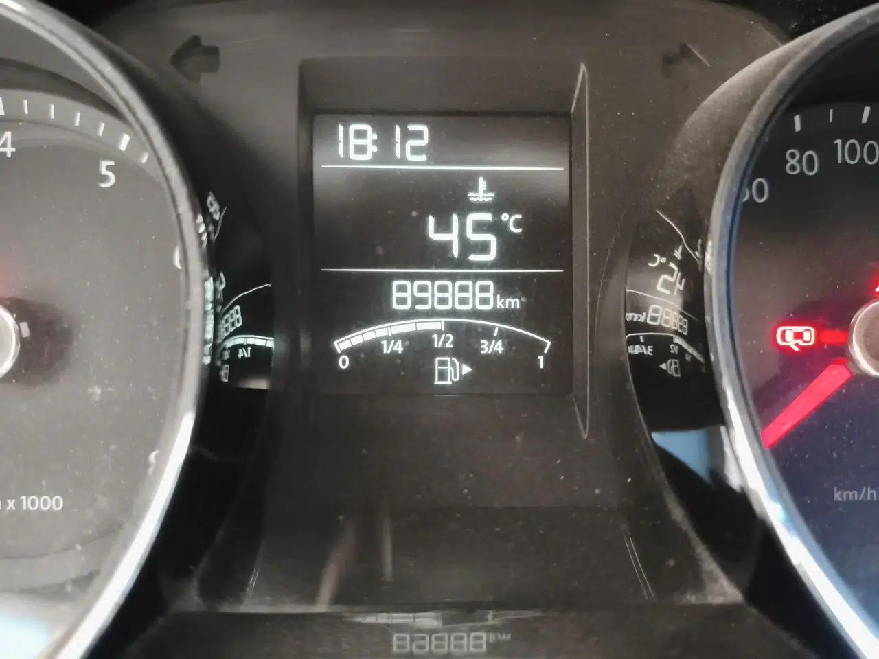 Volkswagen Bora 2014 1.6L Manual Comfort Model — миниатюра 12