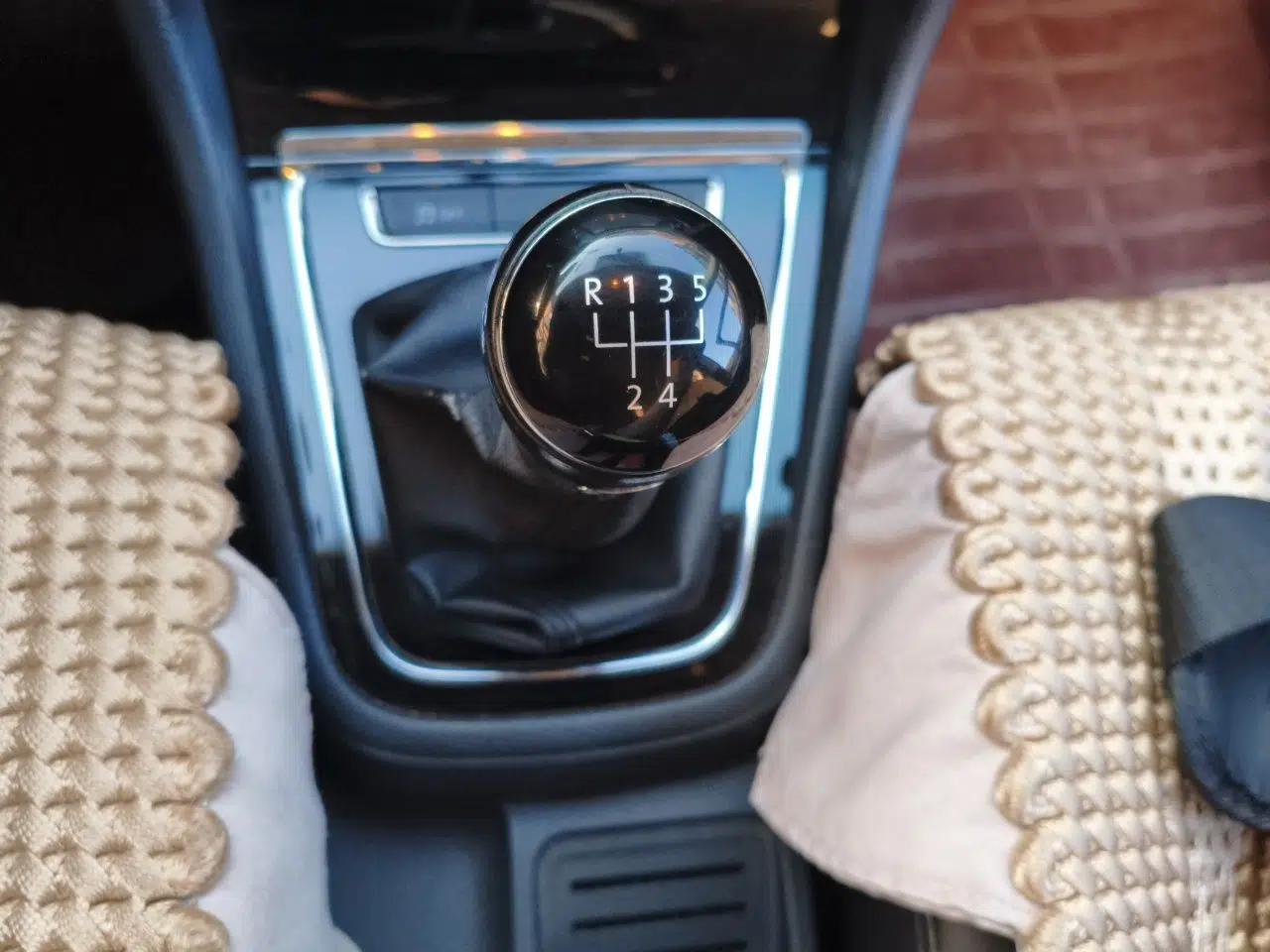 Volkswagen Bora 2014 1.6L Manual Comfort Model — миниатюра 14