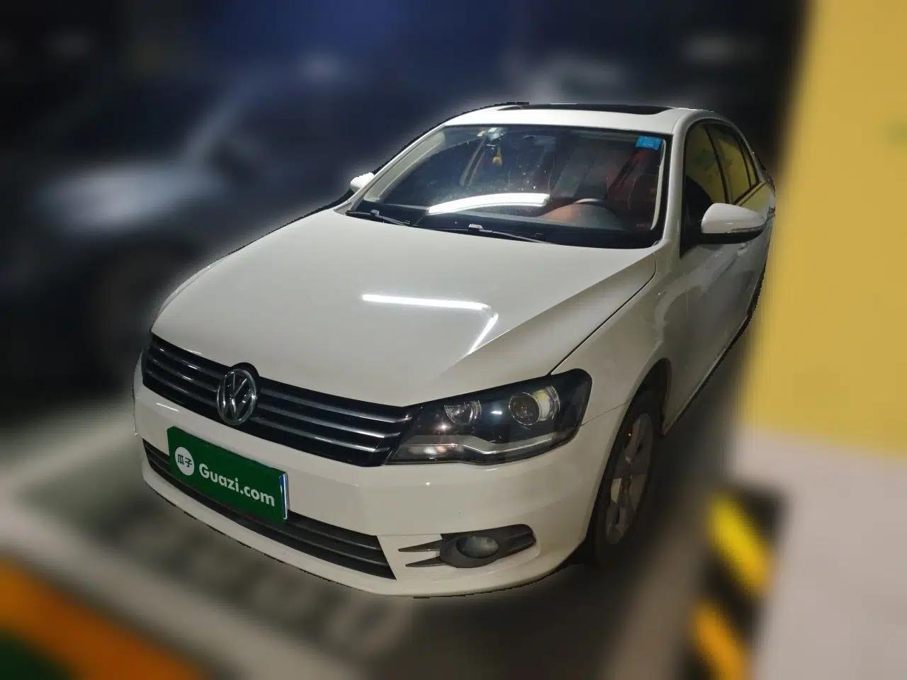 Volkswagen Bora 2013 1.6L Manual Comfort Model — миниатюра 1