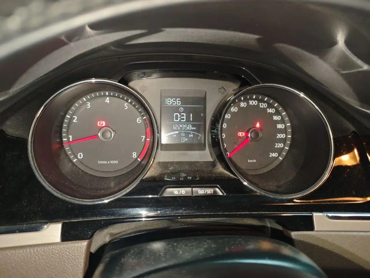 Volkswagen Bora 2013 1.6L Manual Comfort Model — миниатюра 11