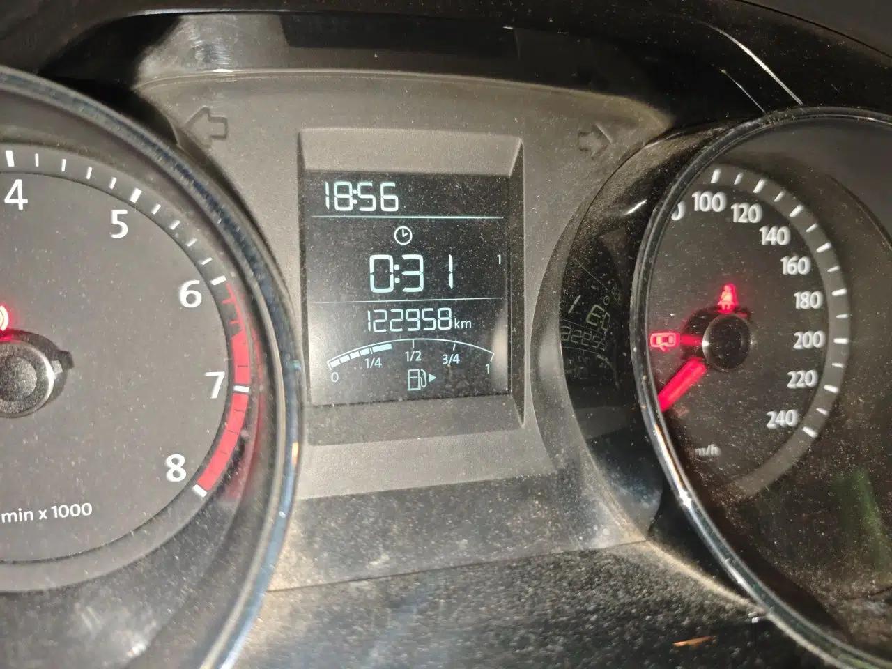 Volkswagen Bora 2013 1.6L Manual Comfort Model — миниатюра 12