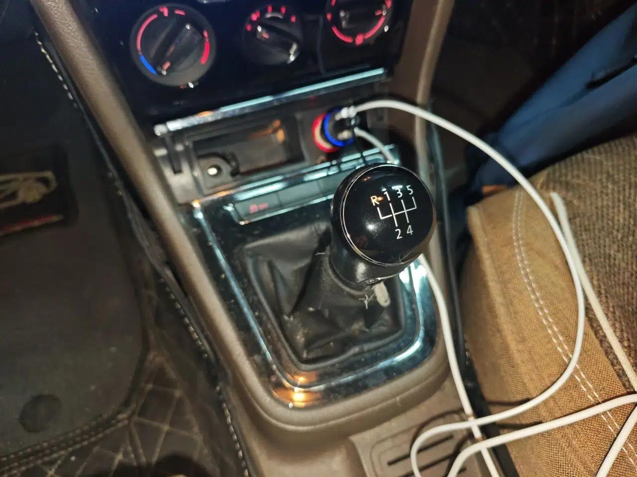 Volkswagen Bora 2013 1.6L Manual Comfort Model — миниатюра 14