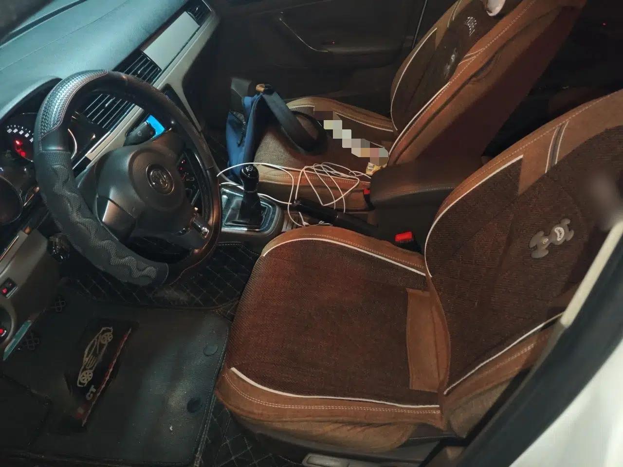 Volkswagen Bora 2013 1.6L Manual Comfort Model — миниатюра 15