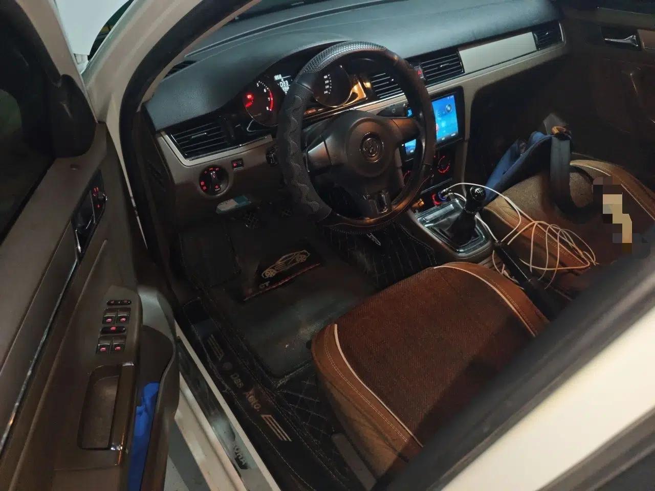Volkswagen Bora 2013 1.6L Manual Comfort Model — миниатюра 16