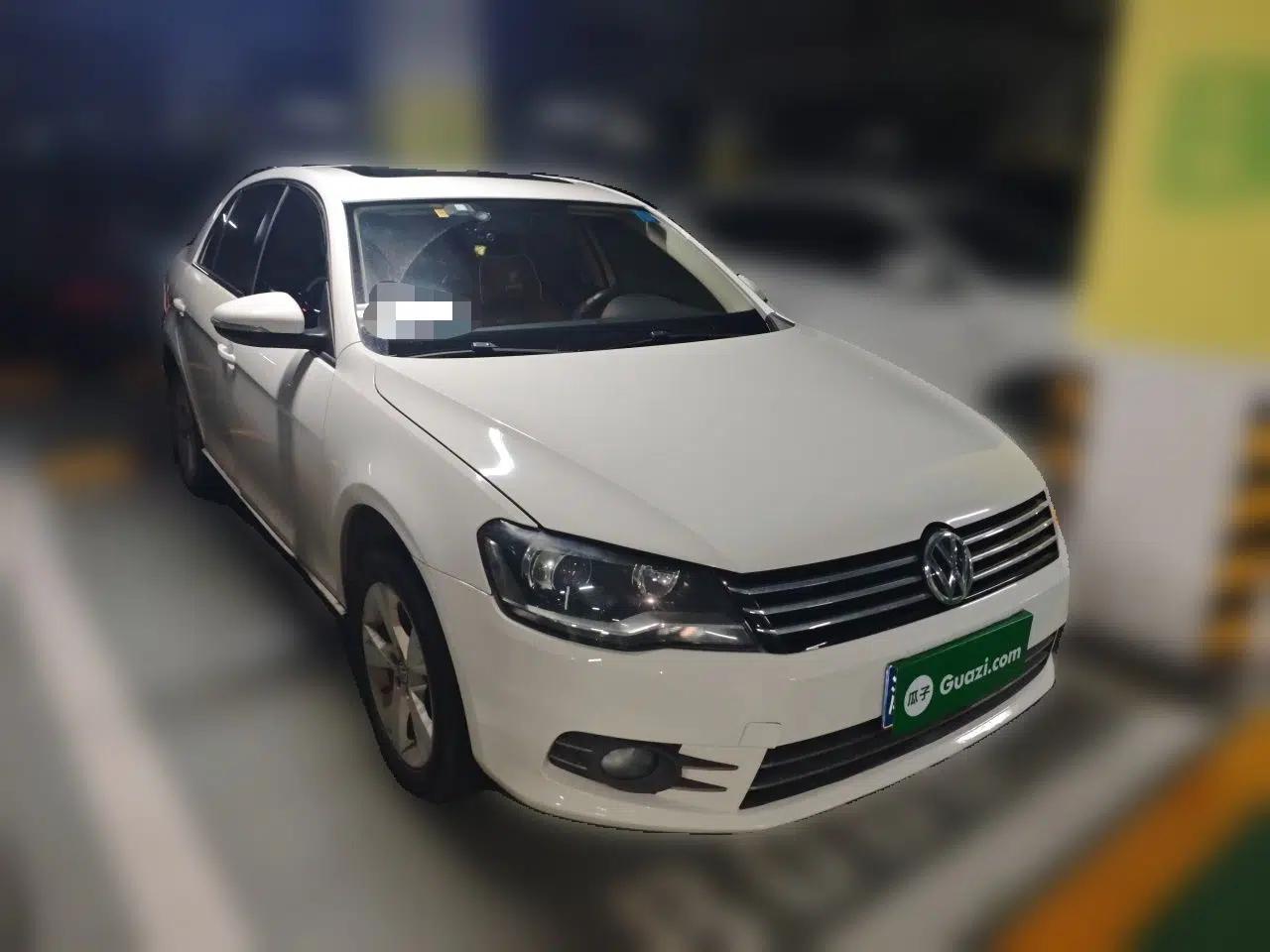 Volkswagen Bora 2013 1.6L Manual Comfort Model — миниатюра 3