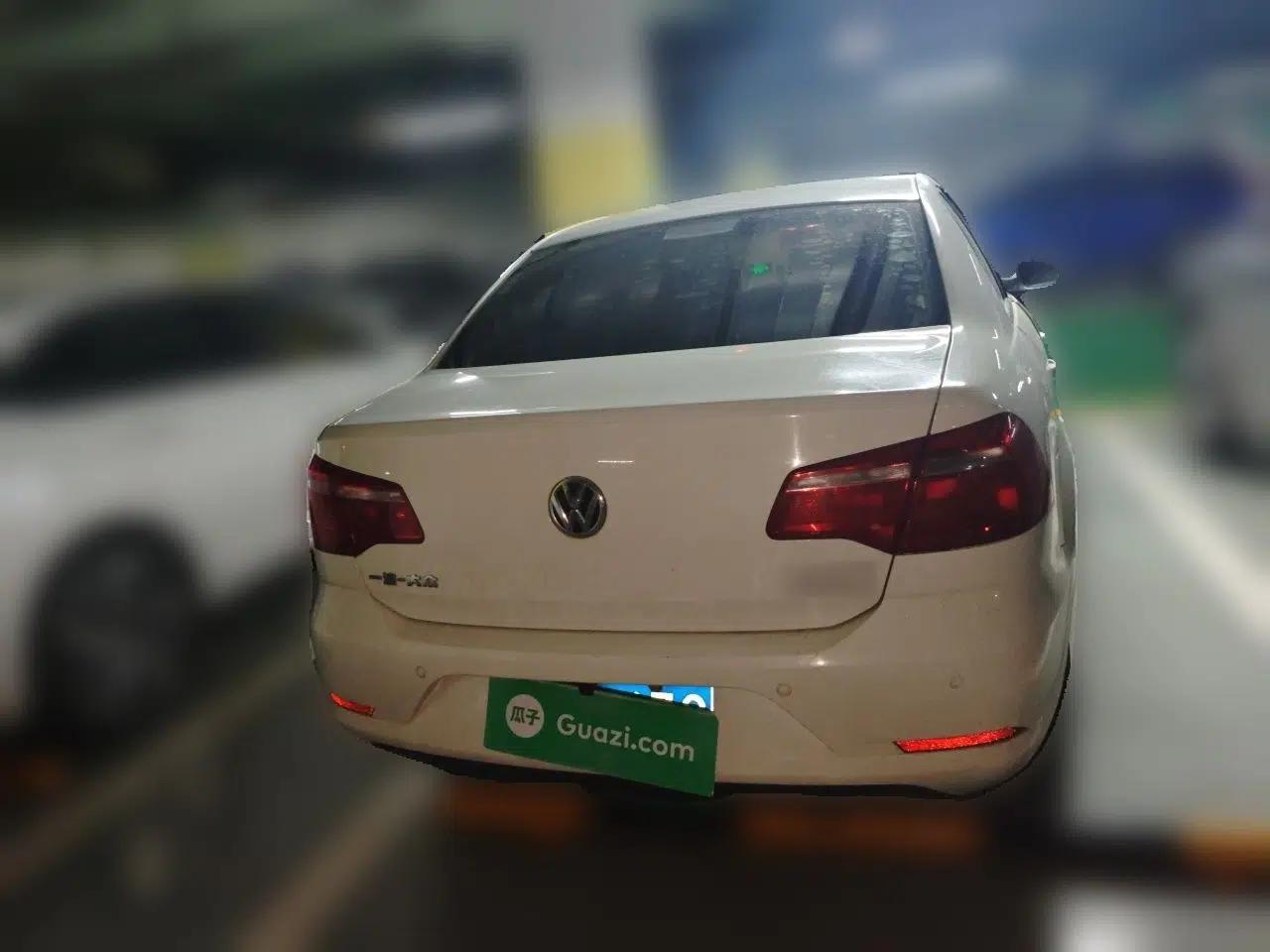 Volkswagen Bora 2013 1.6L Manual Comfort Model — миниатюра 5