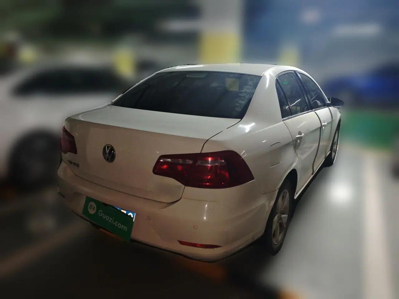 Volkswagen Bora 2013 1.6L Manual Comfort Model — миниатюра 6