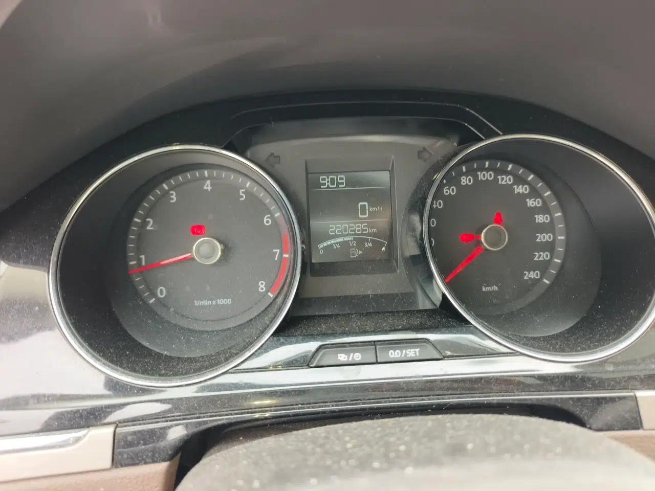 Volkswagen Bora 2013 1.6L Manual Comfort Model — миниатюра 11