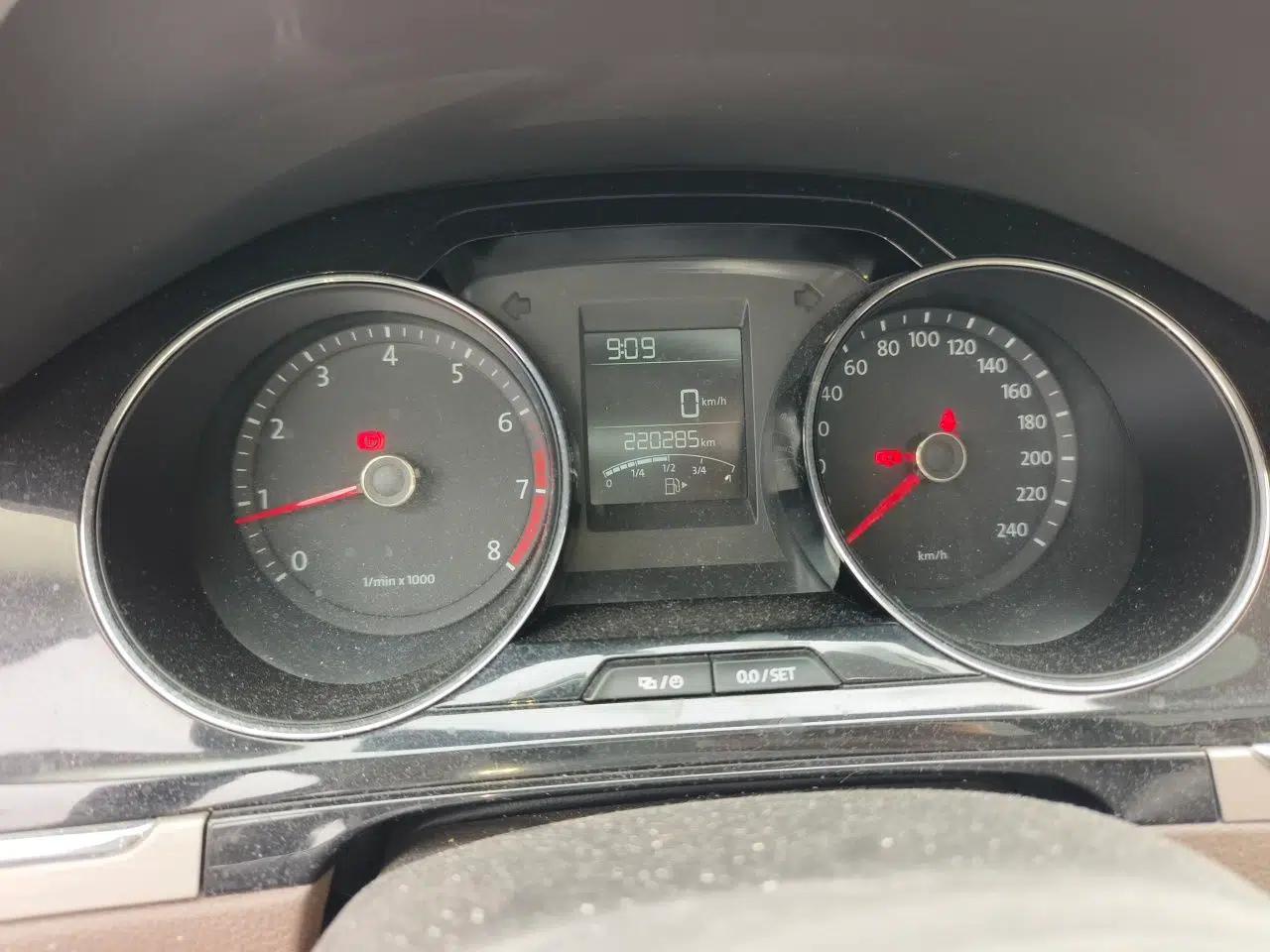 Volkswagen Bora 2013 1.6L Manual Comfort Model — миниатюра 12
