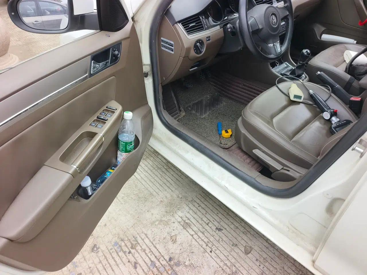 Volkswagen Bora 2013 1.6L Manual Comfort Model — миниатюра 16