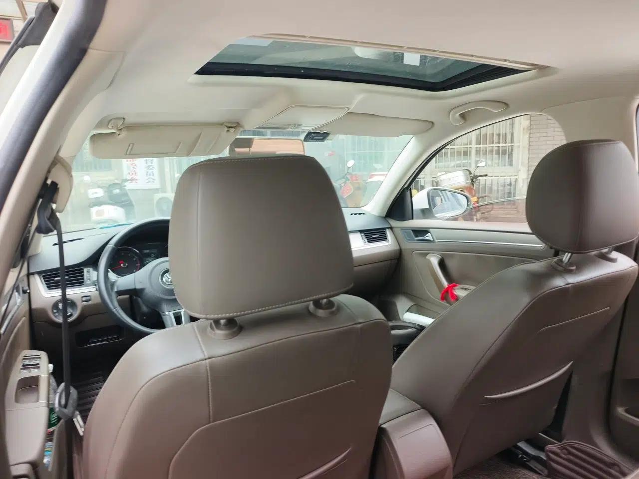 Volkswagen Bora 2013 1.6L Manual Comfort Model — миниатюра 18