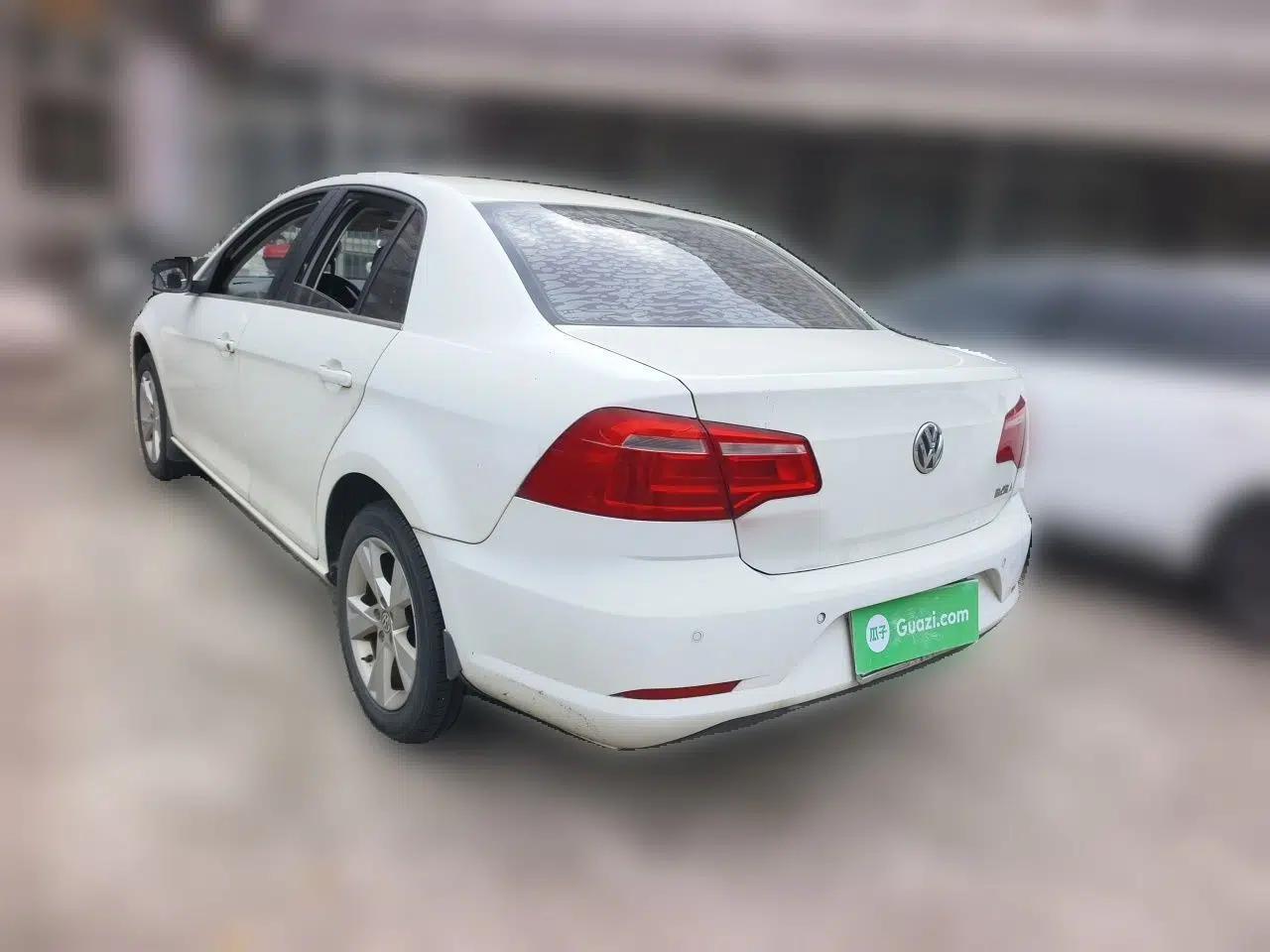 Volkswagen Bora 2013 1.6L Manual Comfort Model — миниатюра 4