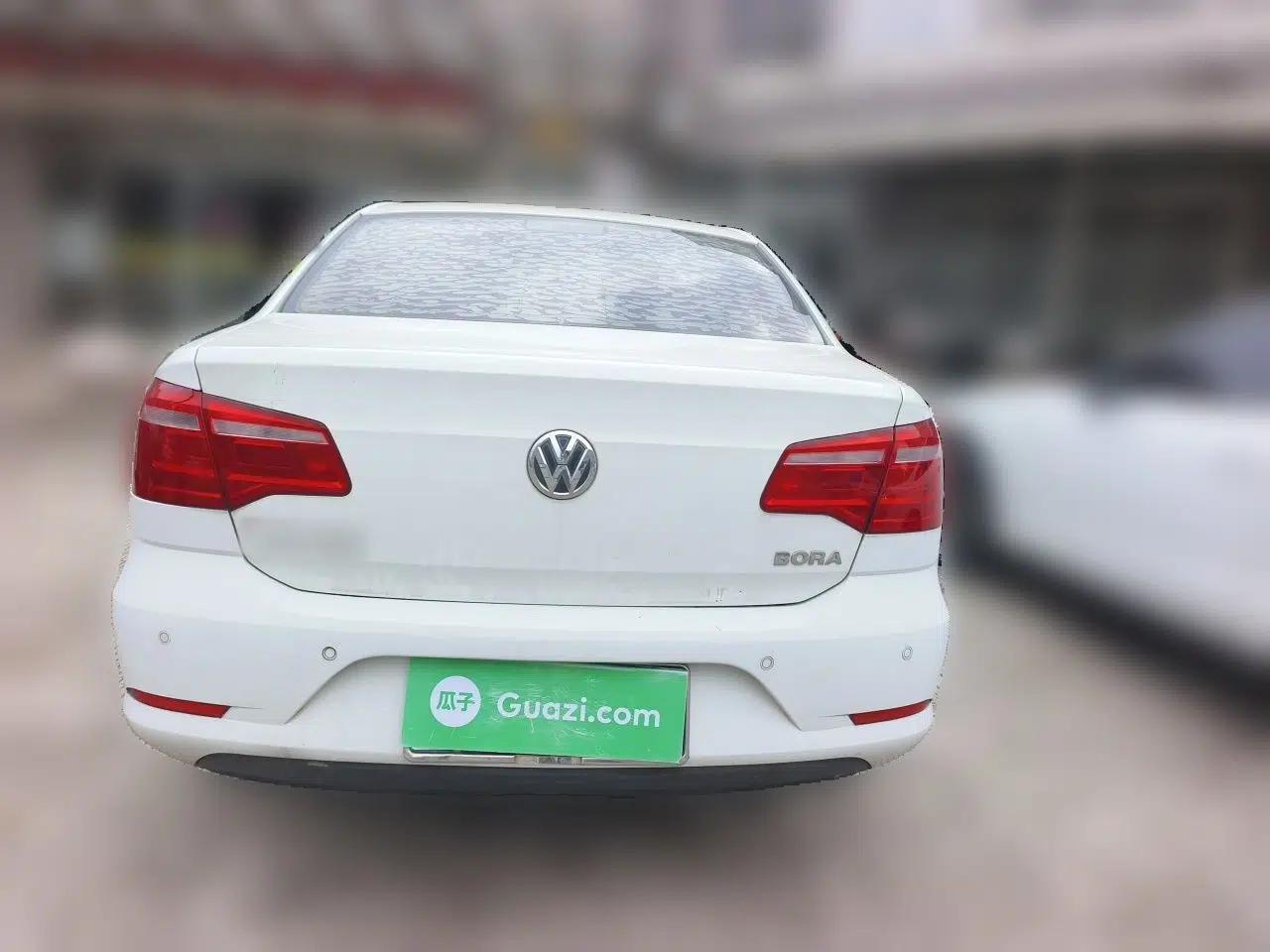 Volkswagen Bora 2013 1.6L Manual Comfort Model — миниатюра 5