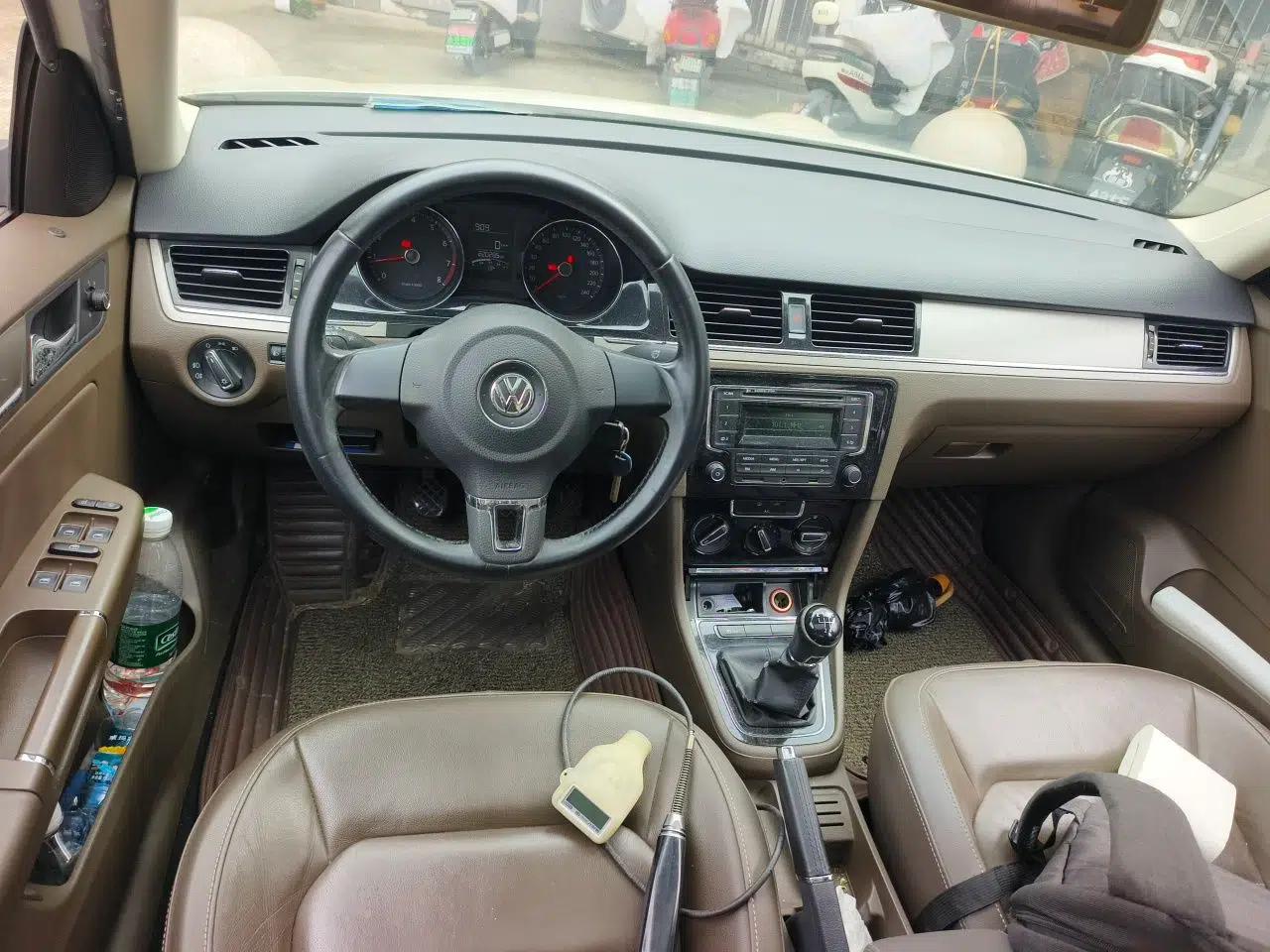 Volkswagen Bora 2013 1.6L Manual Comfort Model — миниатюра 9