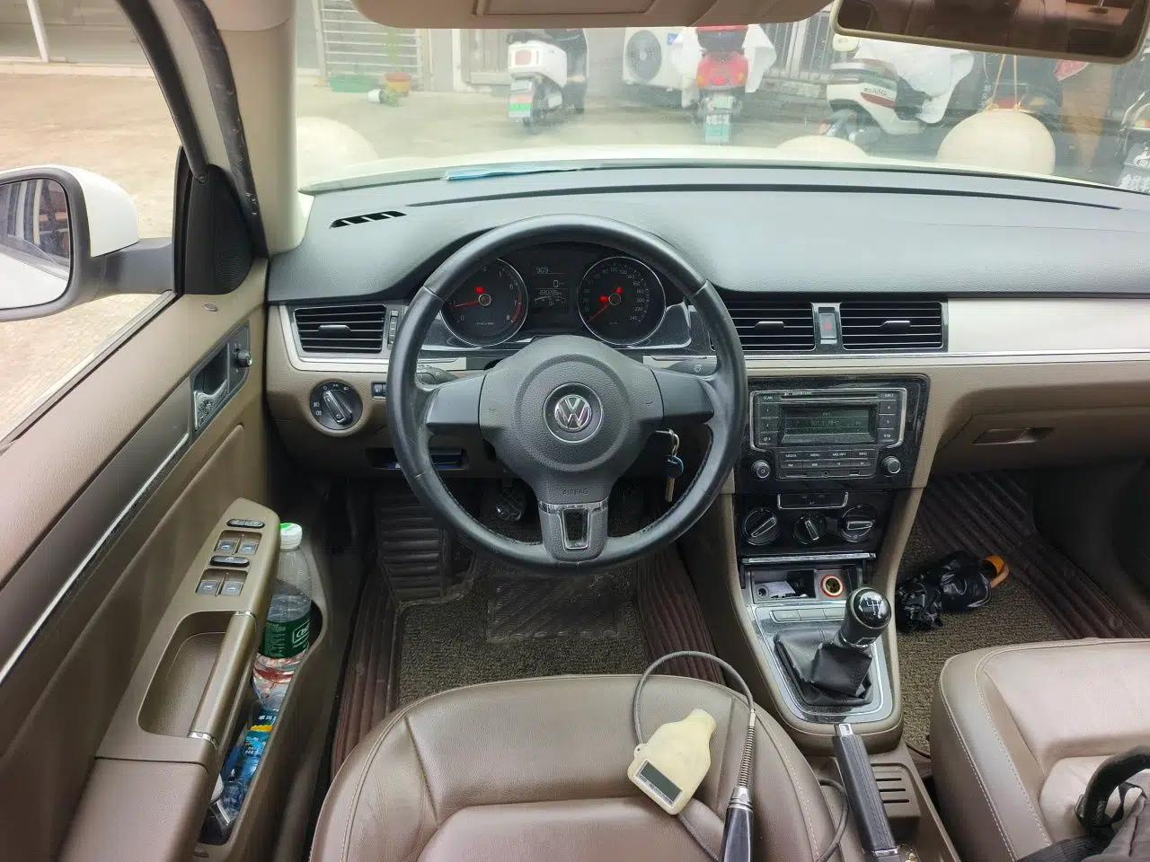 Volkswagen Bora 2013 1.6L Manual Comfort Model — миниатюра 10