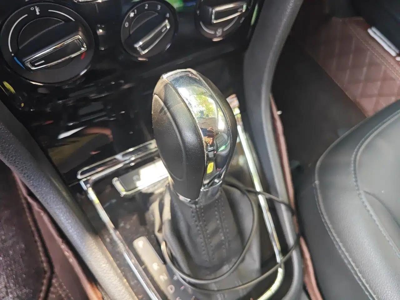Volkswagen Bora 2014 1.6L Automatic Comfort Model — миниатюра 14