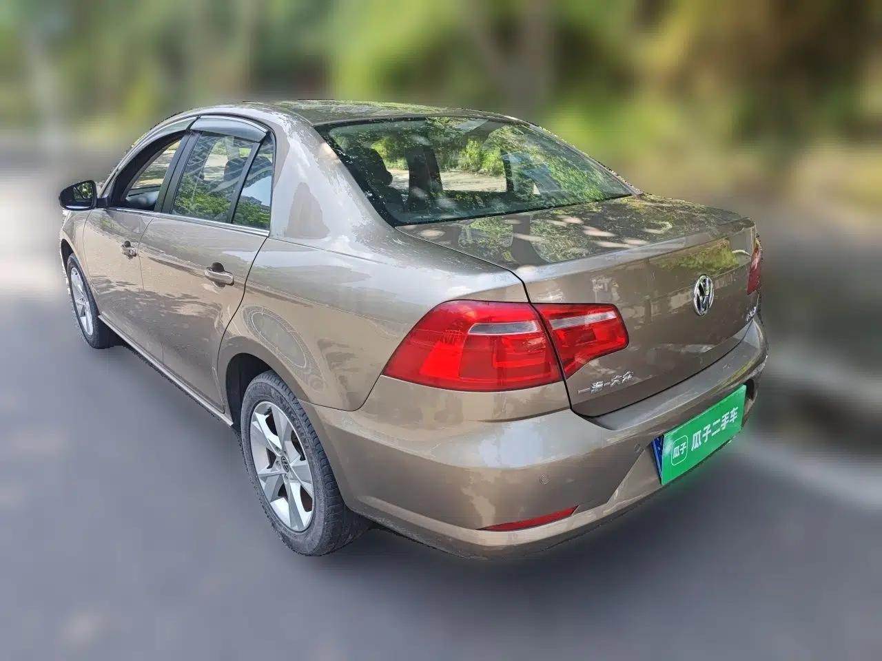 Volkswagen Bora 2014 1.6L Automatic Comfort Model — миниатюра 4