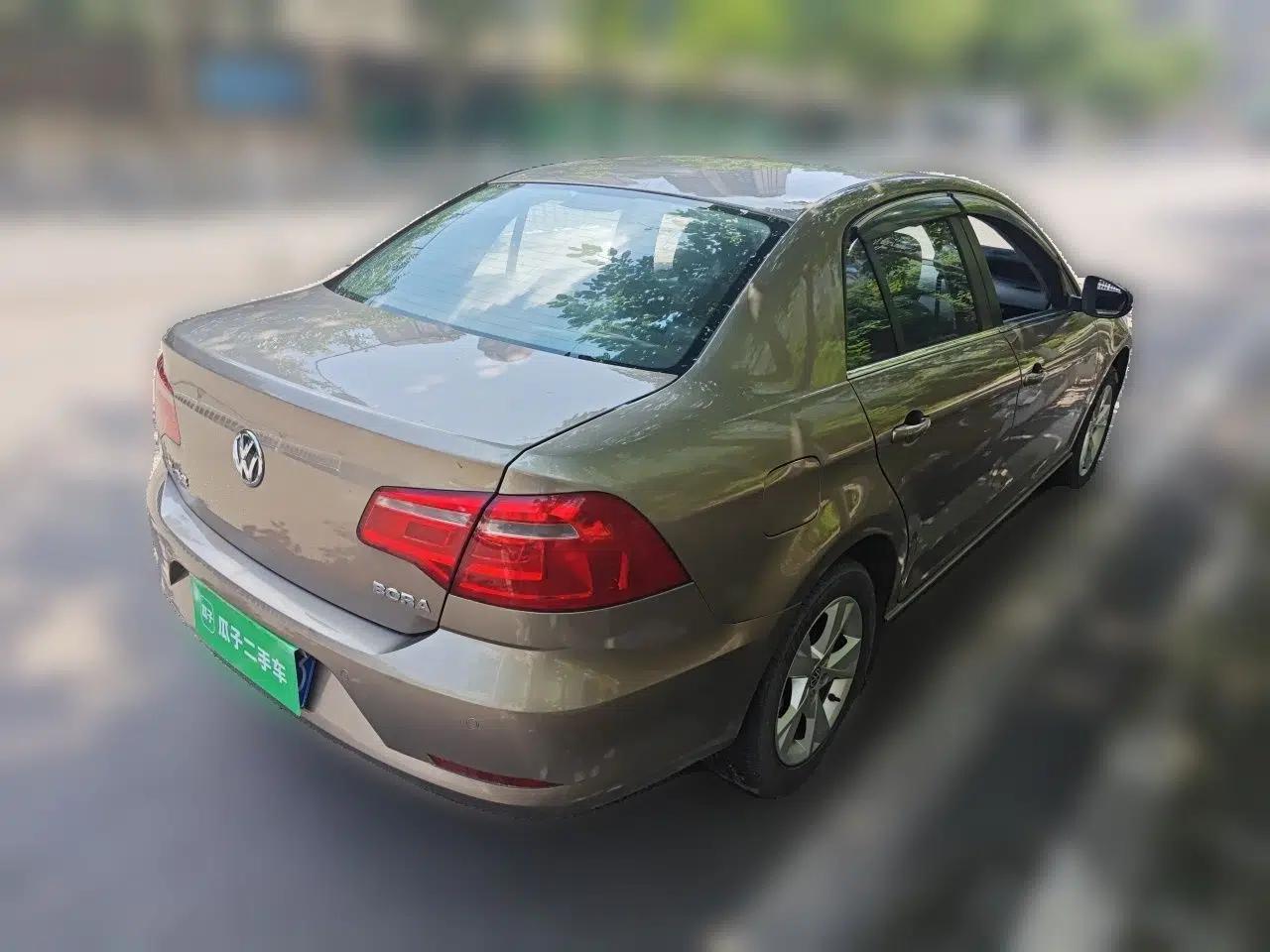 Volkswagen Bora 2014 1.6L Automatic Comfort Model — миниатюра 6