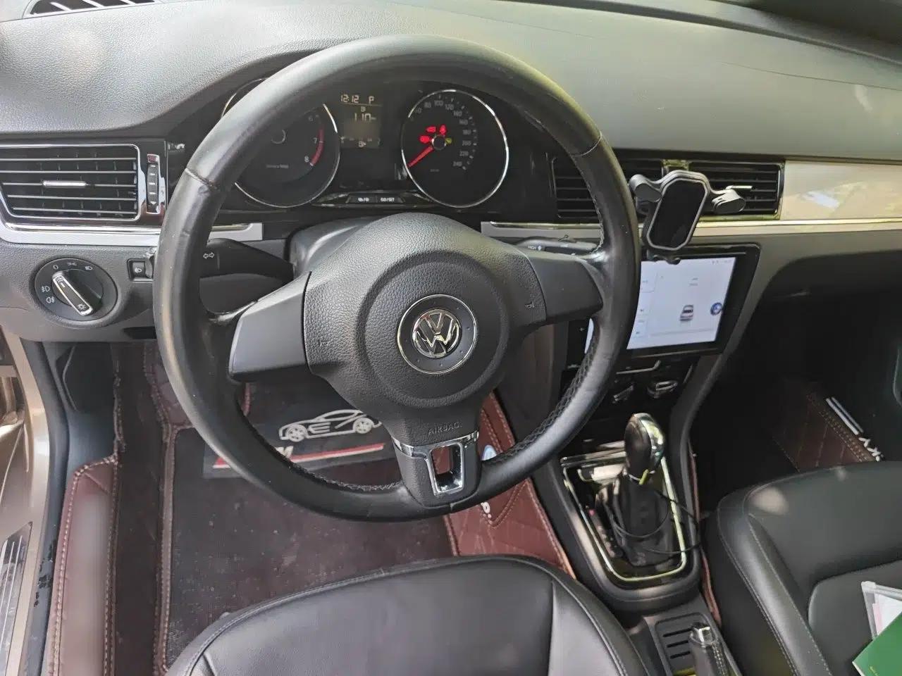 Volkswagen Bora 2014 1.6L Automatic Comfort Model — миниатюра 10