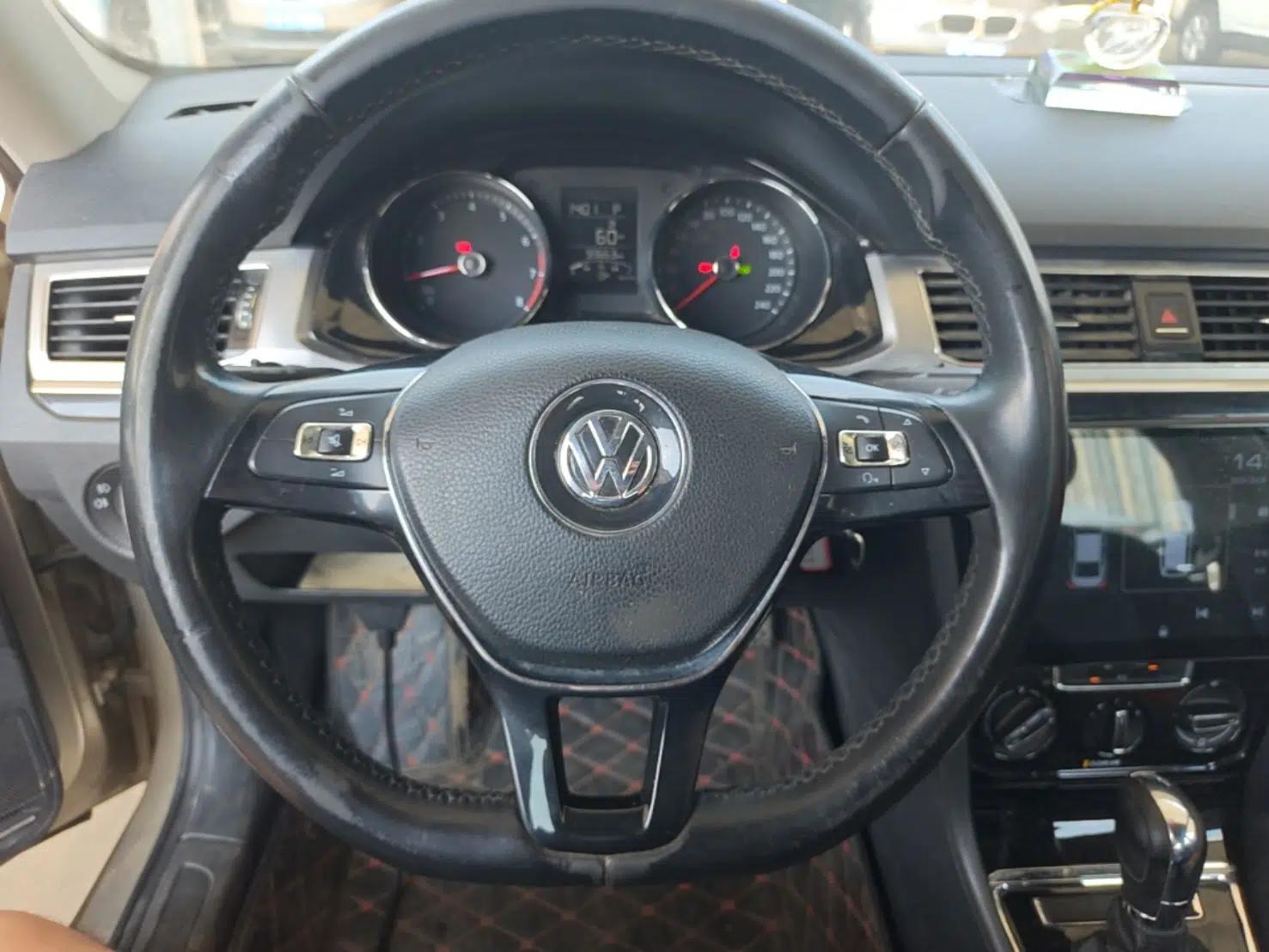 Volkswagen Bora 2017 1.6L Automatic Comfort Model — миниатюра 13
