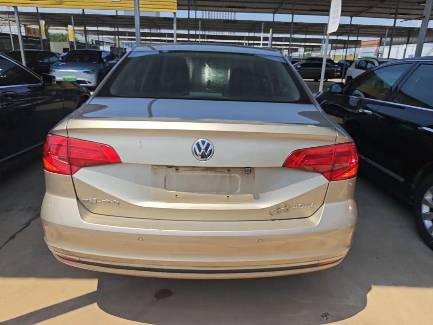Volkswagen Bora 2017 1.6L Automatic Comfort Model — миниатюра 5