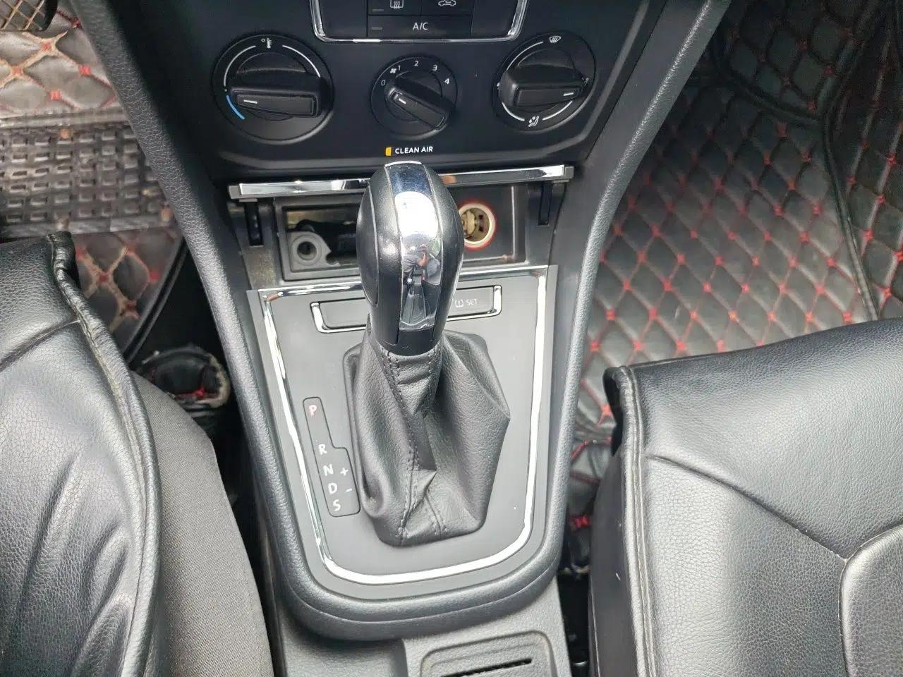 Volkswagen Bora 2018 1.5L Automatic Fashion Model — миниатюра 14