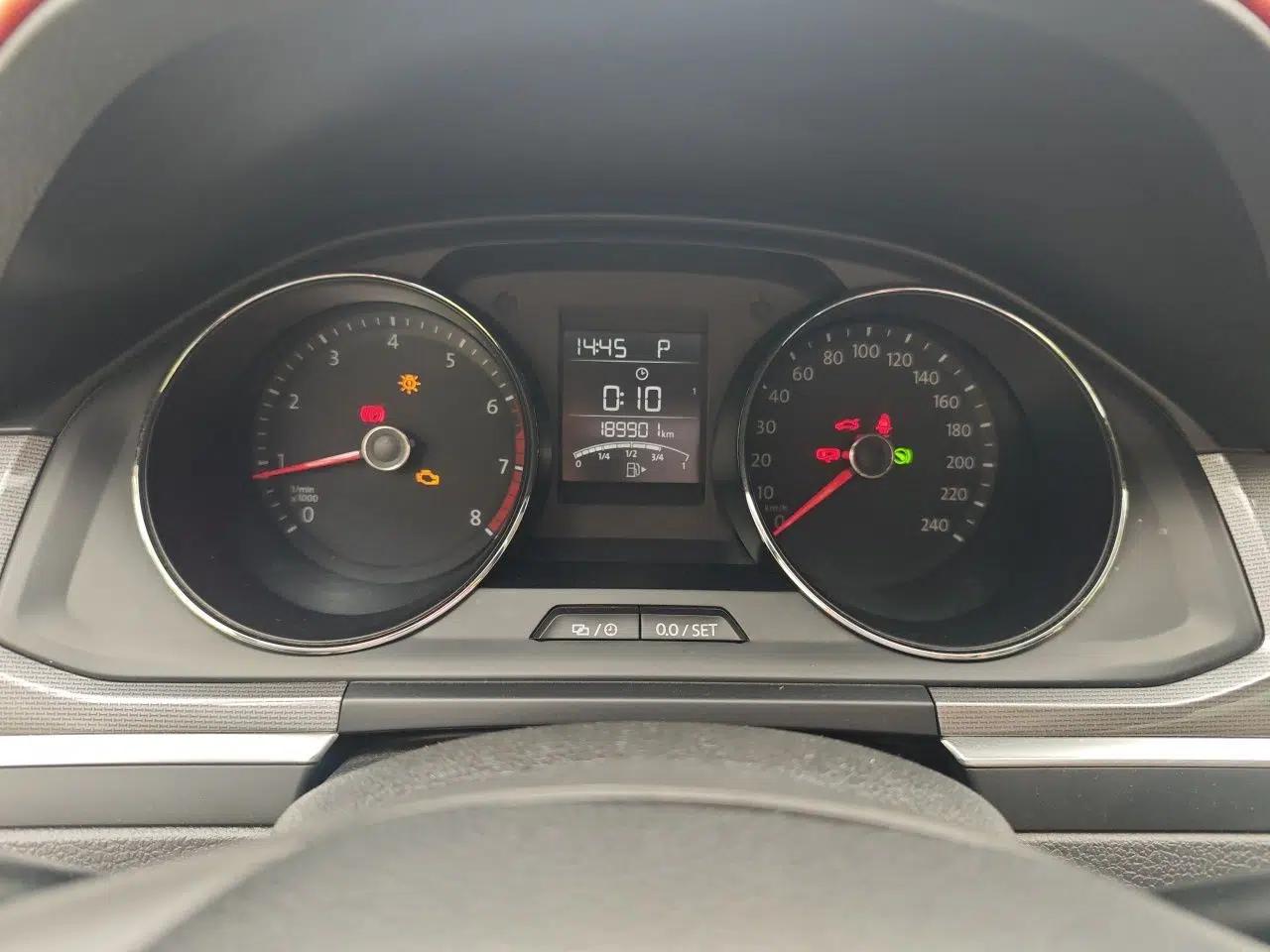 Volkswagen Bora 2016 1.6L Automatic Fashion Model — миниатюра 12