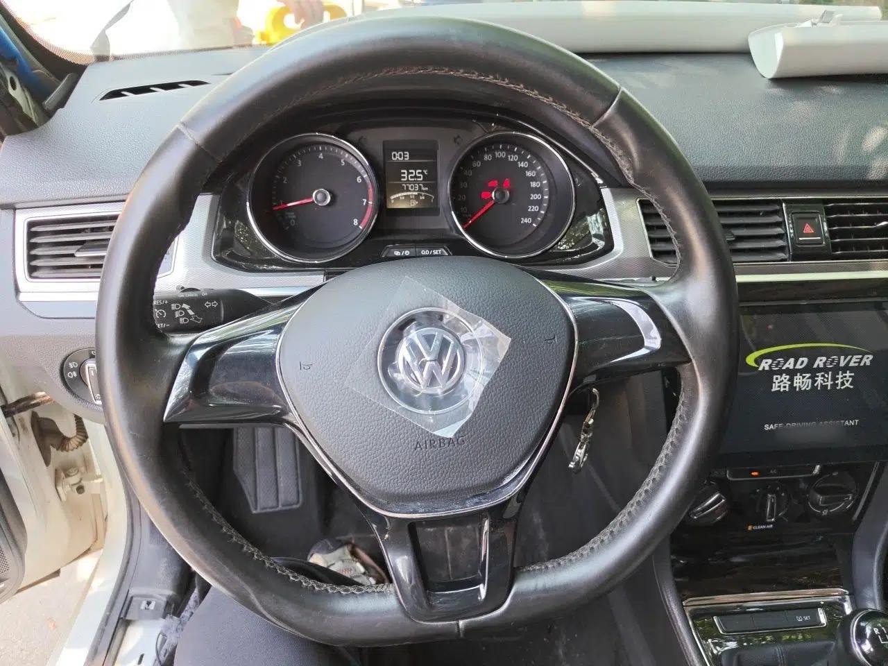 Volkswagen Bora 2017 1.6L Manual Comfort Model — миниатюра 10