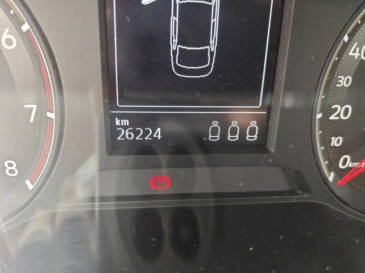 Volkswagen Bora 2021 1.5L Automatic Elite Smart Connect Edition — миниатюра 11