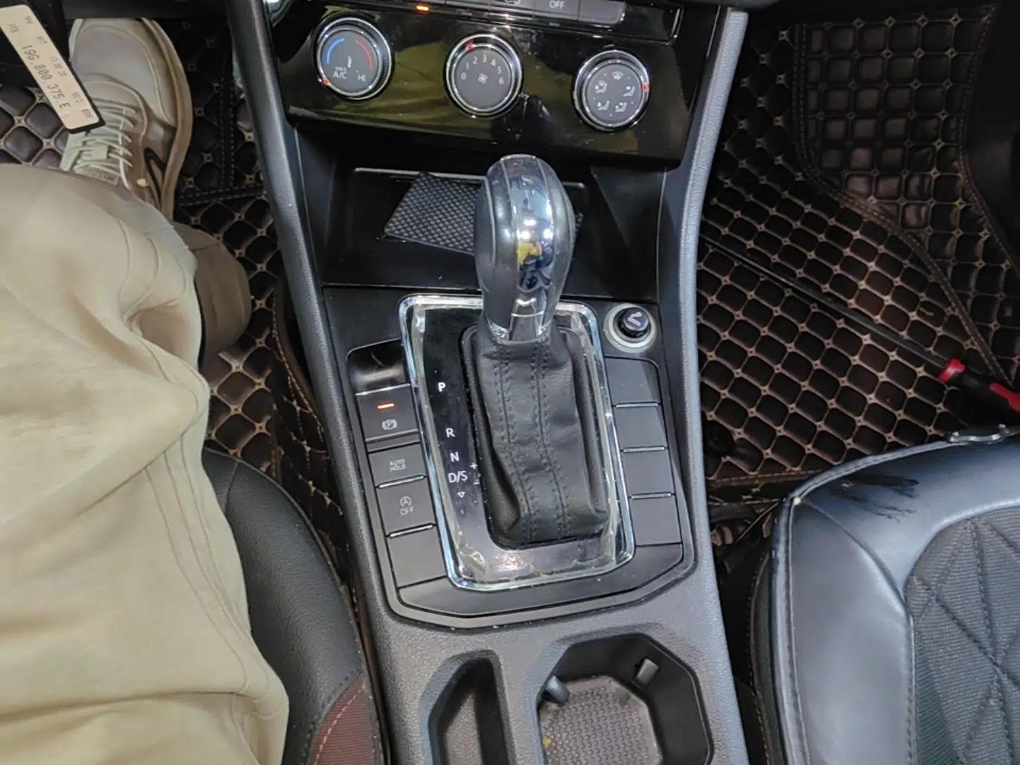 Volkswagen Bora 2020 1.5L Automatic Comfort Model — миниатюра 21