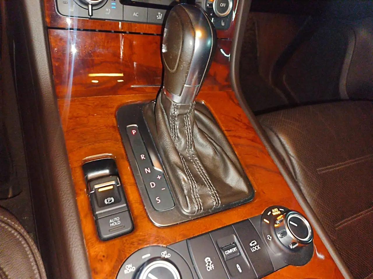 Volkswagen Touareg 2011 3.0 TSI Comfort Version — миниатюра 14
