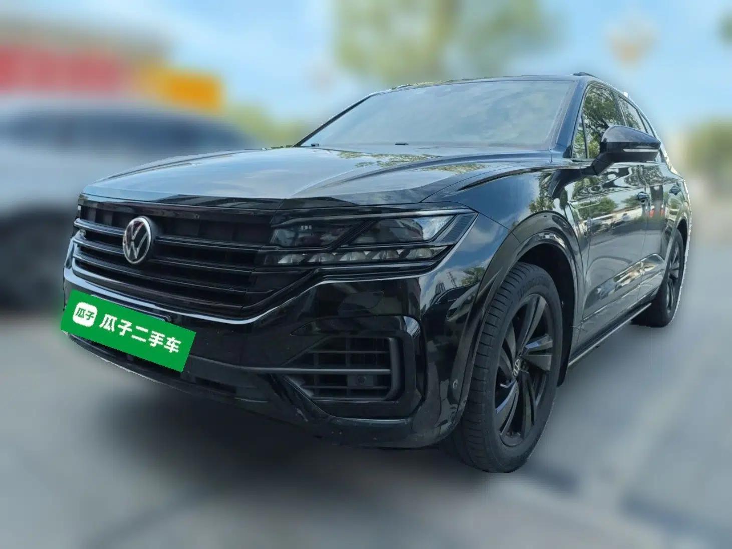 Volkswagen Touareg 2023 3.0 TSI Luxury Edition Obsidian Black Sport Package — миниатюра 1