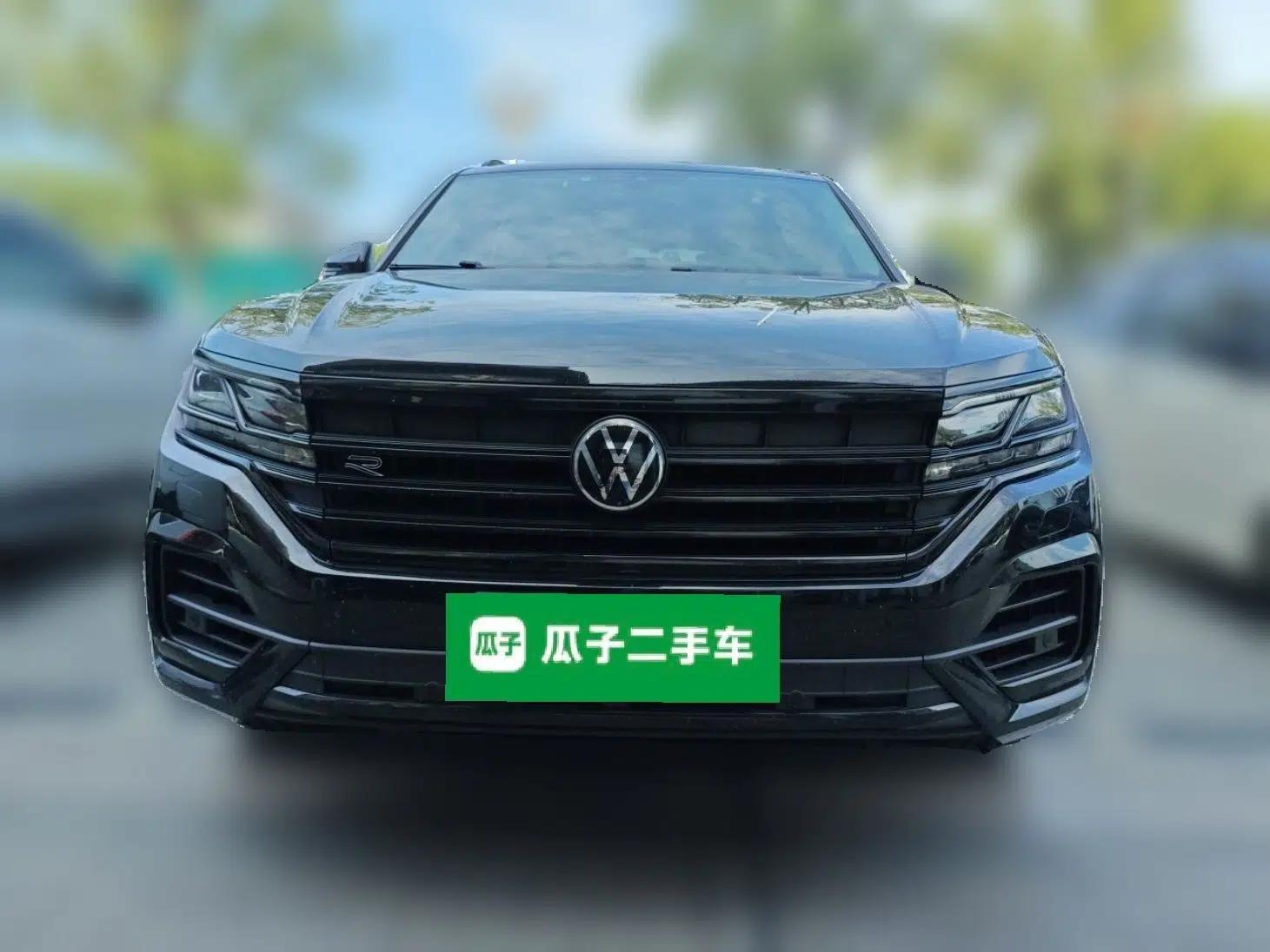 Volkswagen Touareg 2023 3.0 TSI Luxury Edition Obsidian Black Sport Package — миниатюра 2