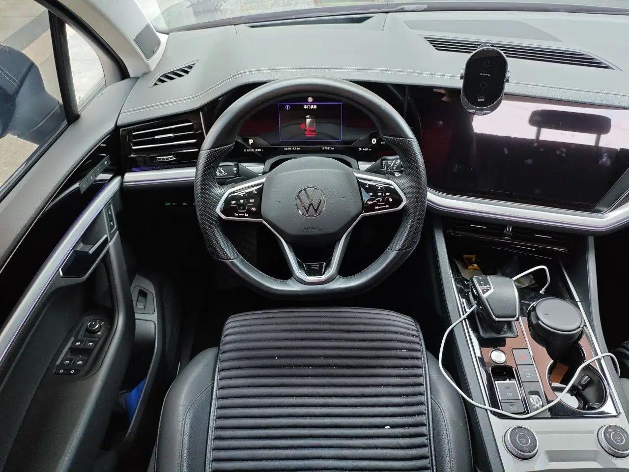 Volkswagen Touareg 2023 3.0 TSI Luxury Edition Obsidian Black Sport Package — миниатюра 10
