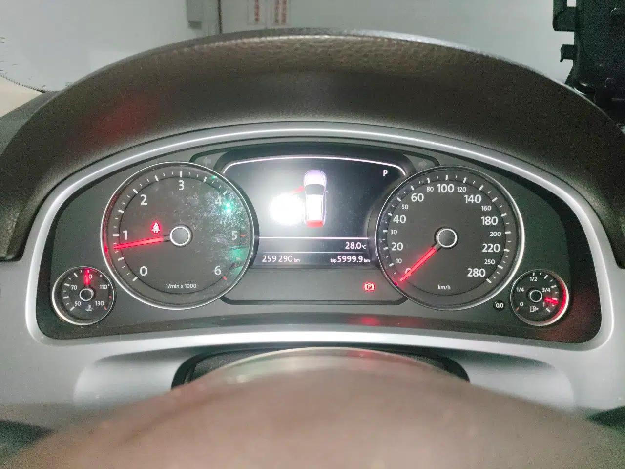 Volkswagen Touareg 2011 3.0 TDI Diesel Comfort Version — миниатюра 11