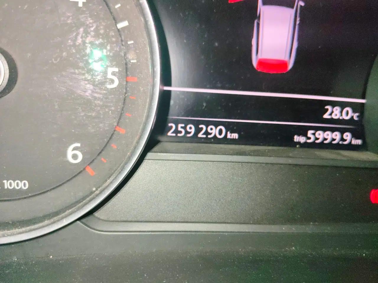 Volkswagen Touareg 2011 3.0 TDI Diesel Comfort Version — миниатюра 12