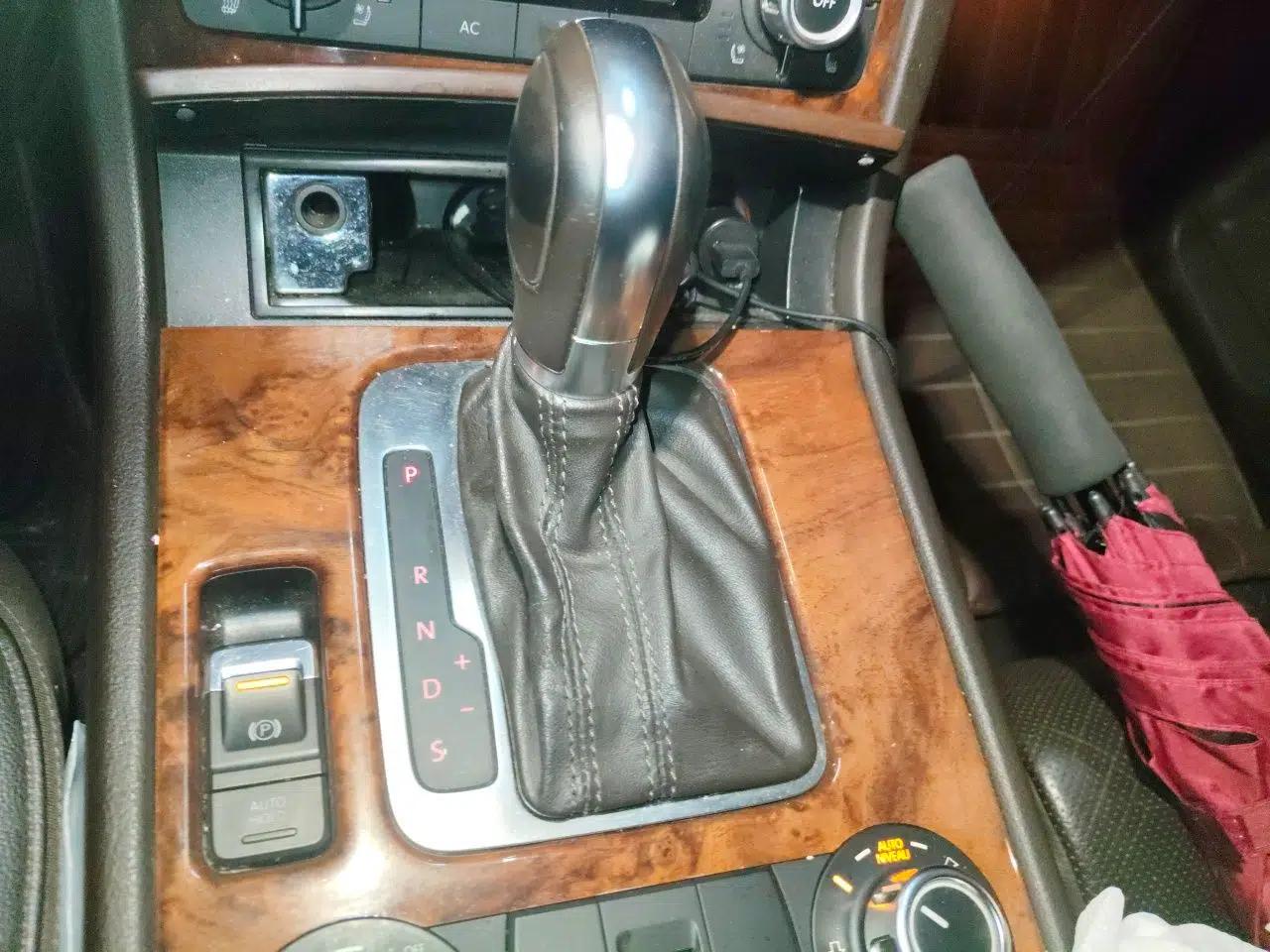 Volkswagen Touareg 2011 3.0 TDI Diesel Comfort Version — миниатюра 14