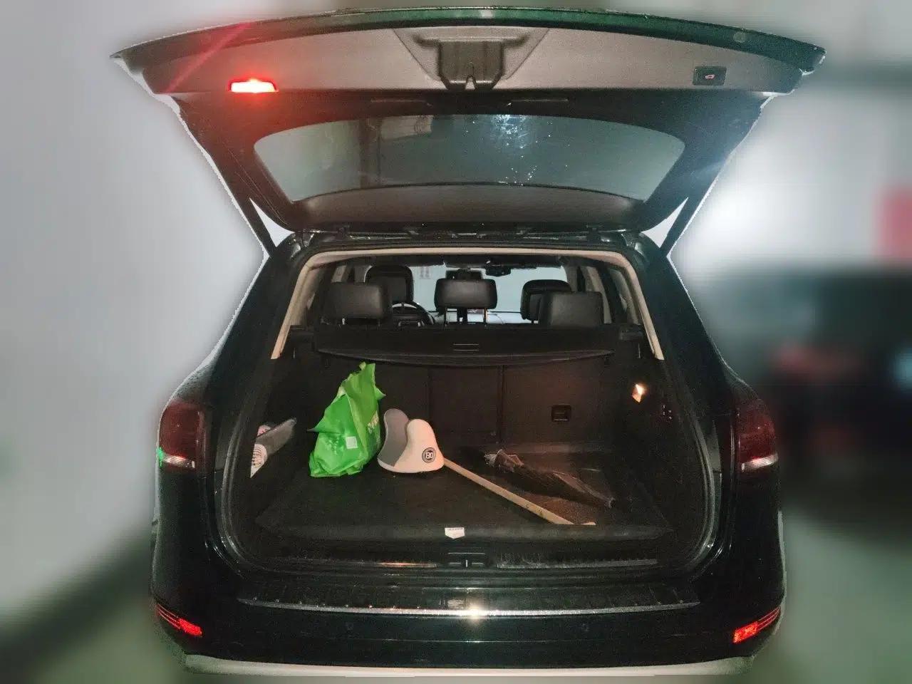 Volkswagen Touareg 2011 3.0 TDI Diesel Comfort Version — миниатюра 19