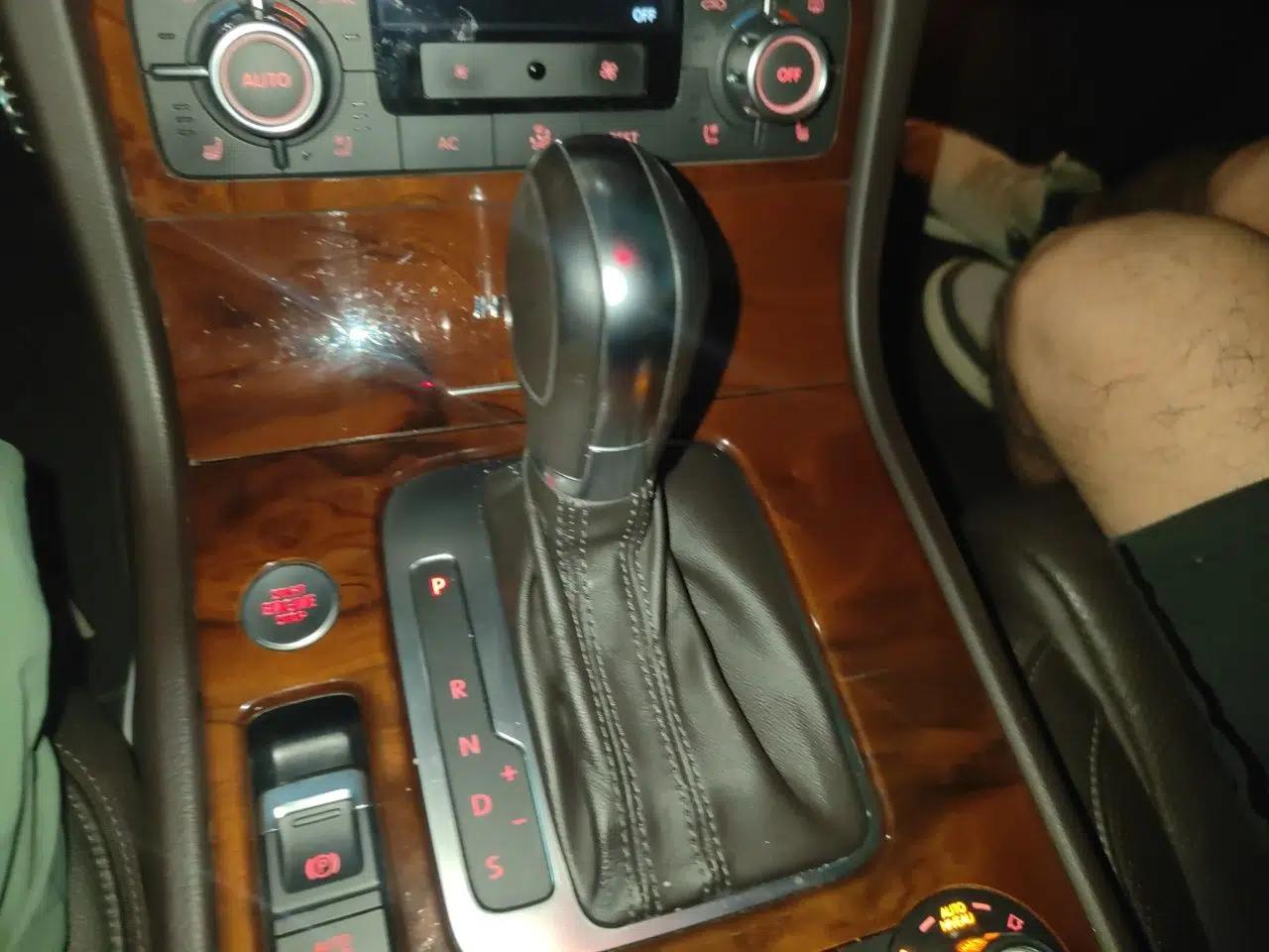 Volkswagen Touareg 2011 3.0 TSI Hybrid — миниатюра 14