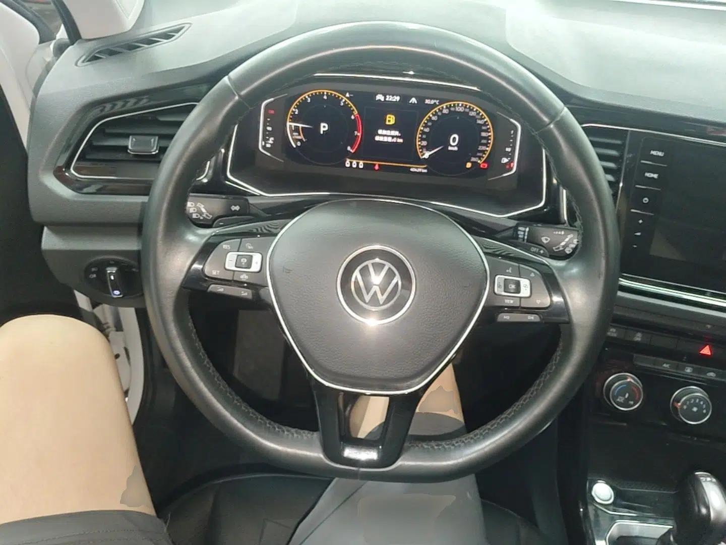 Volkswagen T-ROC 2021 280TSI DSG Two-Wheel Drive Comfort Connect Edition — миниатюра 13