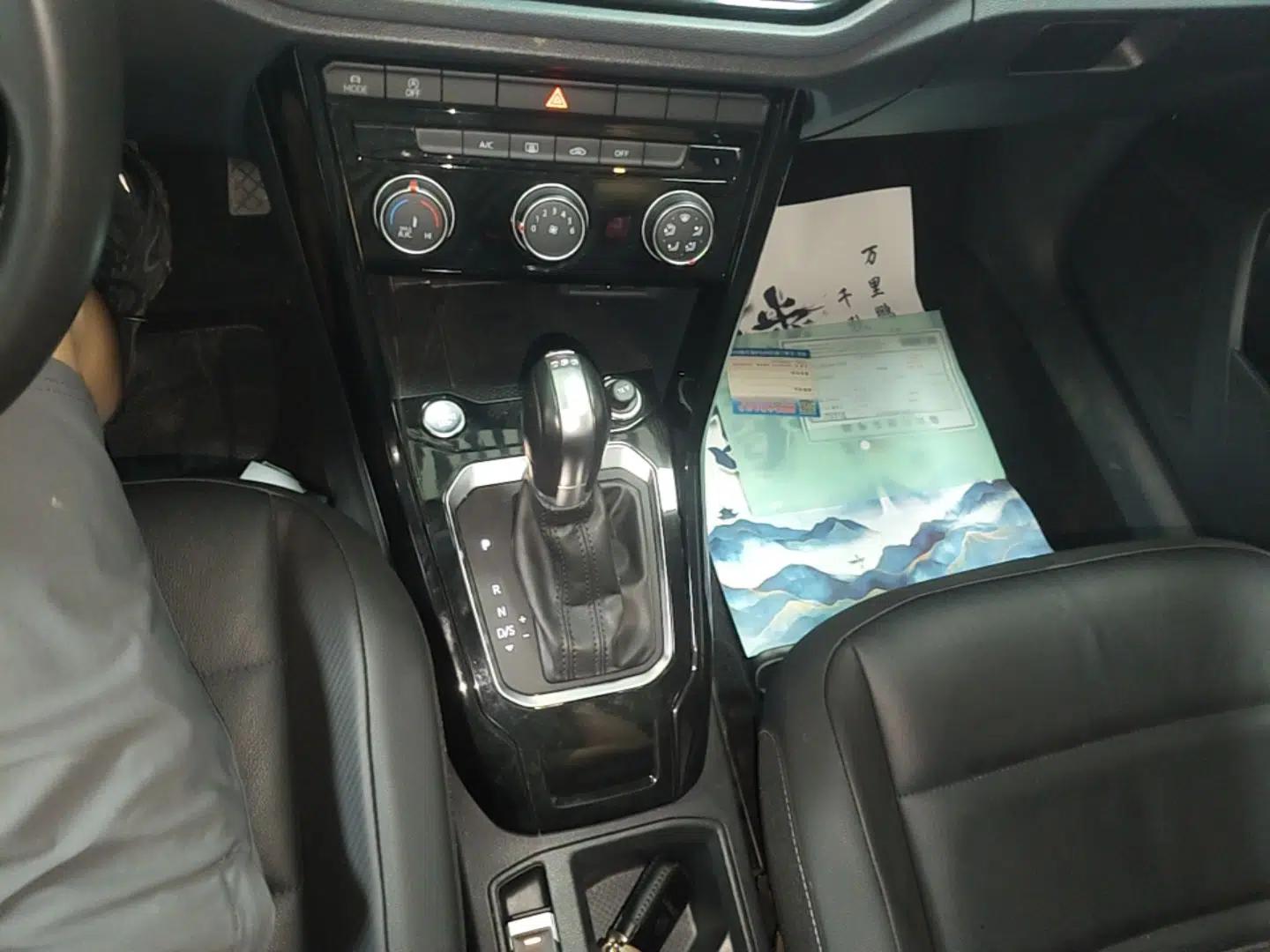 Volkswagen T-ROC 2021 280TSI DSG Two-Wheel Drive Comfort Connect Edition — миниатюра 16