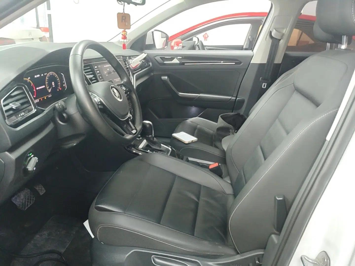 Volkswagen T-ROC 2021 280TSI DSG Two-Wheel Drive Comfort Connect Edition — миниатюра 17
