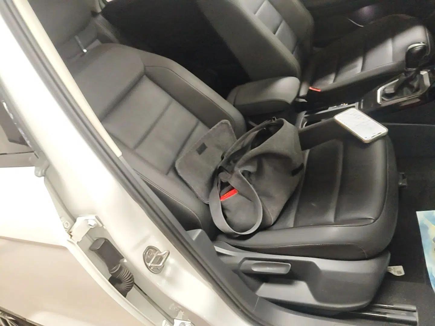 Volkswagen T-ROC 2021 280TSI DSG Two-Wheel Drive Comfort Connect Edition — миниатюра 19