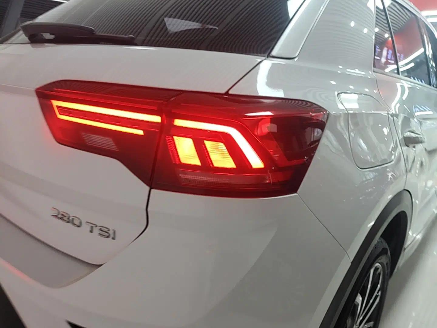 Volkswagen T-ROC 2021 280TSI DSG Two-Wheel Drive Comfort Connect Edition — миниатюра 9