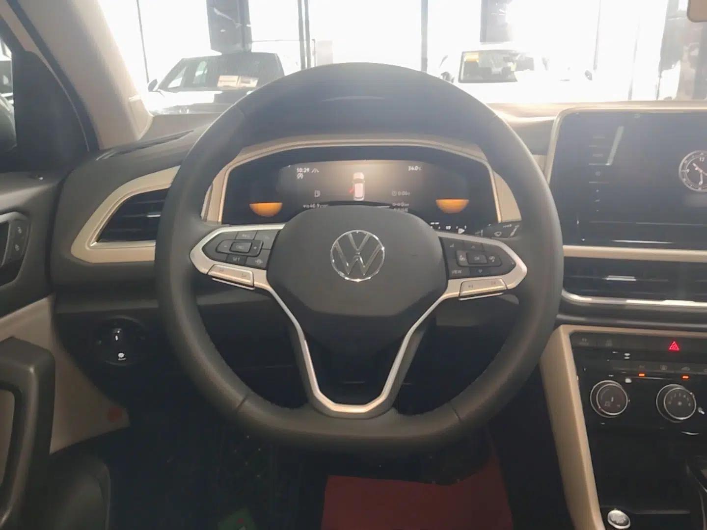 Volkswagen T-ROC 2023 280TSI DSG Two-Wheel Drive Time Edition — миниатюра 13