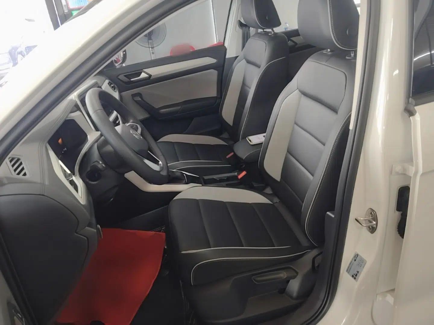 Volkswagen T-ROC 2023 280TSI DSG Two-Wheel Drive Time Edition — миниатюра 17
